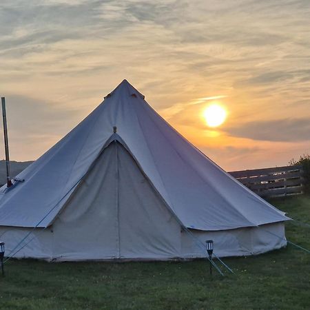 Beautiful 1-Bed Bell Tent In Holyhead Εξωτερικό φωτογραφία