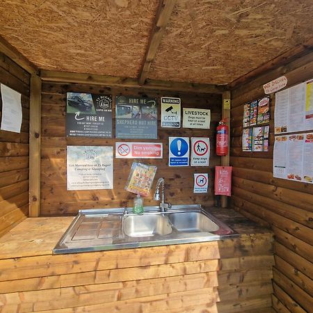 Beautiful 1-Bed Bell Tent In Holyhead Εξωτερικό φωτογραφία