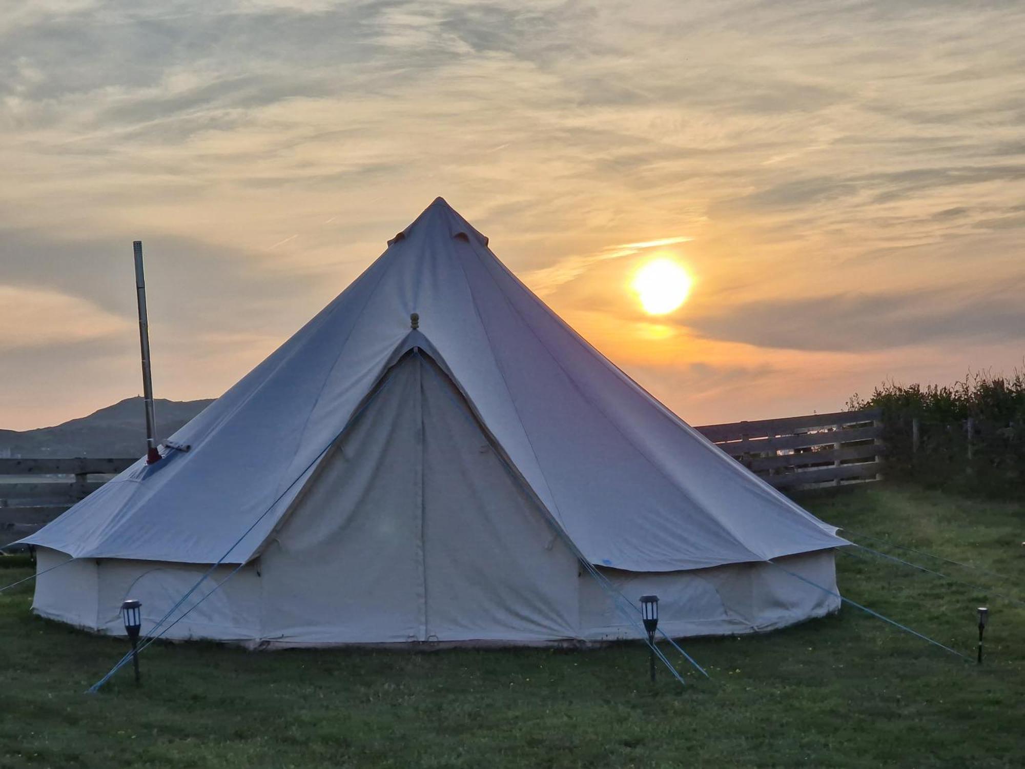 Beautiful 1-Bed Bell Tent In Holyhead Εξωτερικό φωτογραφία