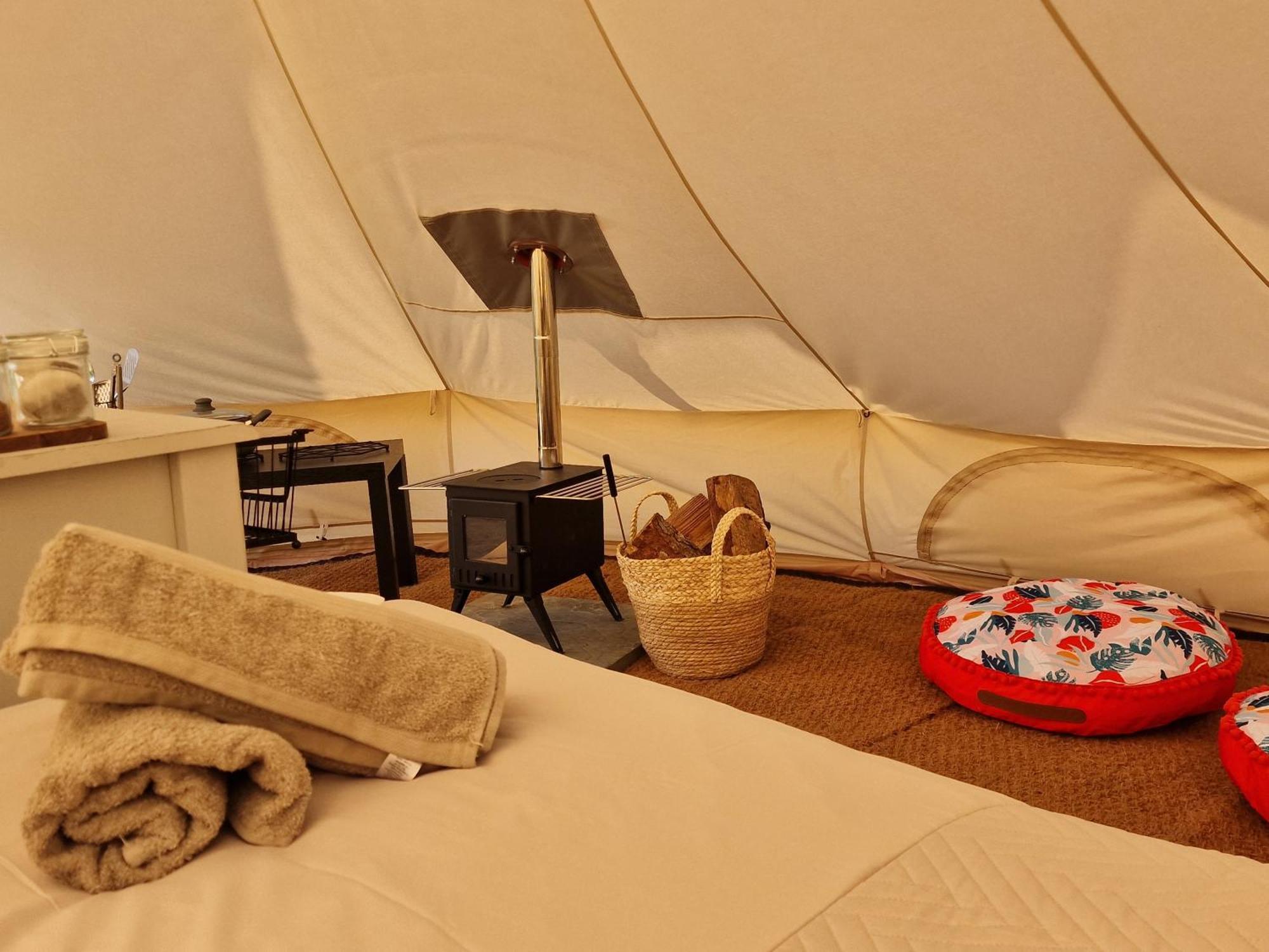 Beautiful 1-Bed Bell Tent In Holyhead Εξωτερικό φωτογραφία