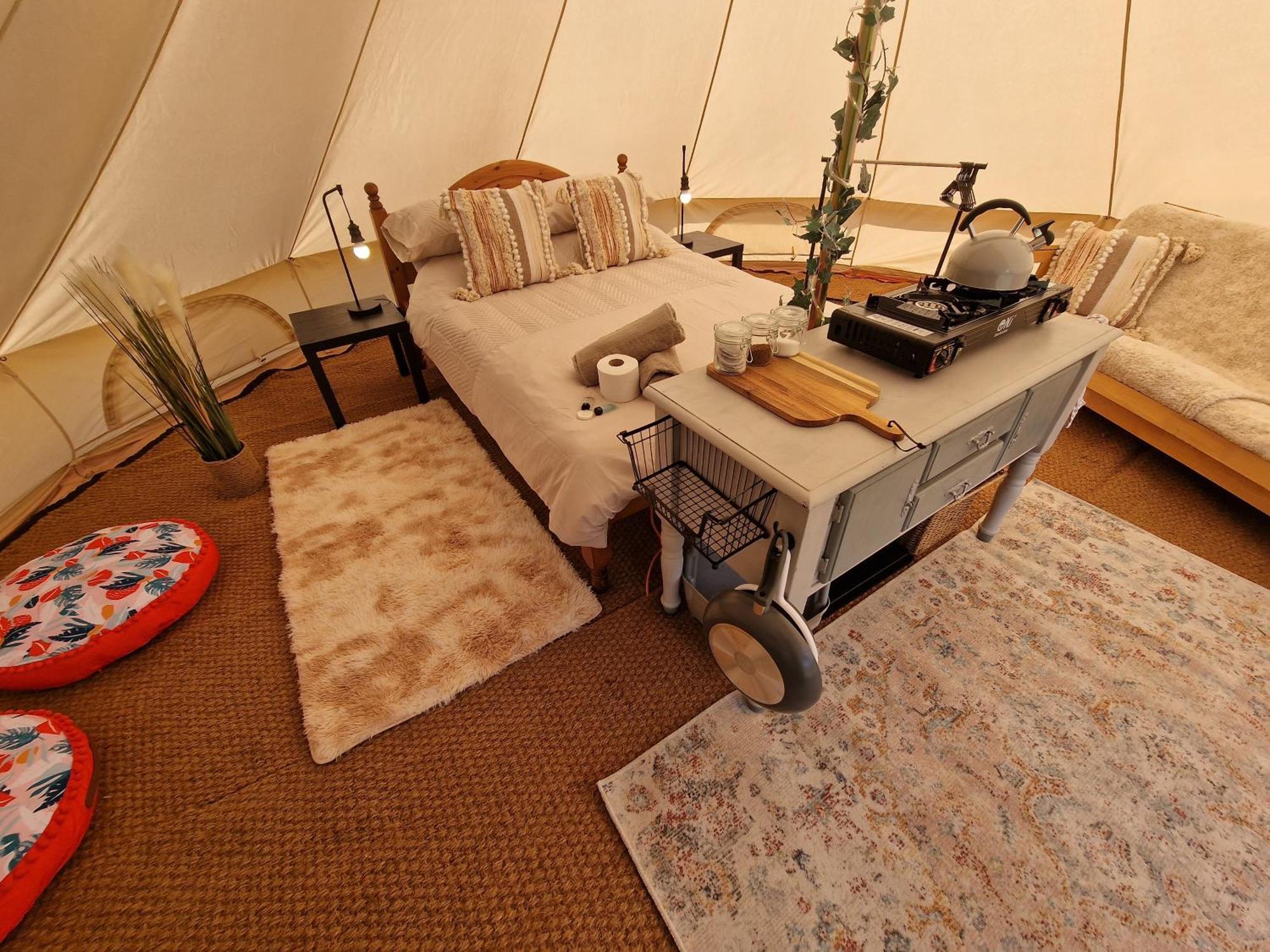 Beautiful 1-Bed Bell Tent In Holyhead Εξωτερικό φωτογραφία